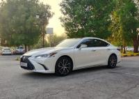 Lexus
              ES